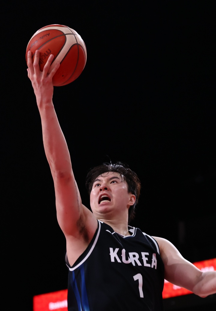 媒体人：李贤重可签B联赛天价合约 但选择打G联盟 真的黑不了一点