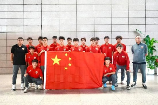 上海海港U17出征法国欧塞尔 武磊送上留洋寄语